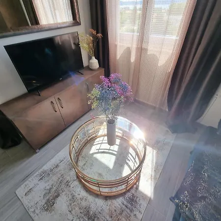 Beautifull Bell With Balcony And Sea View In شقة زادار