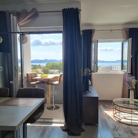 Beautifull Bell With Balcony And Sea View In شقة