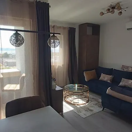 Beautifull Bell With Balcony And Sea View In Zadar