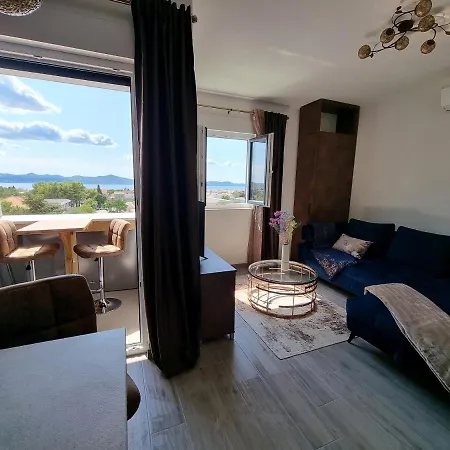 Apartment Beautifull Bell With Balcony And Sea View In Zadar