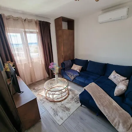 Beautifull Bell With Balcony And Sea View In Zadar